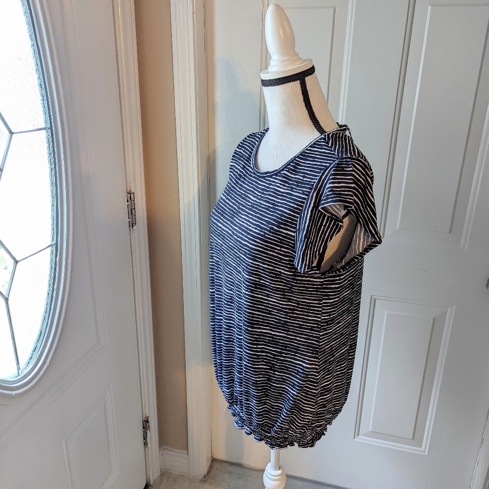 NWT - Adrianna Papell Navy Wavy Striped Top